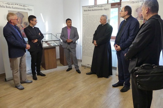 Otwarcie sali muzealnej w budynku starej plebanii sanktuarium Matki Bożej w Rajczy 