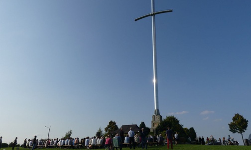 Krzyż Trzeciego Tysiąclecia na Trzech Lipkach.