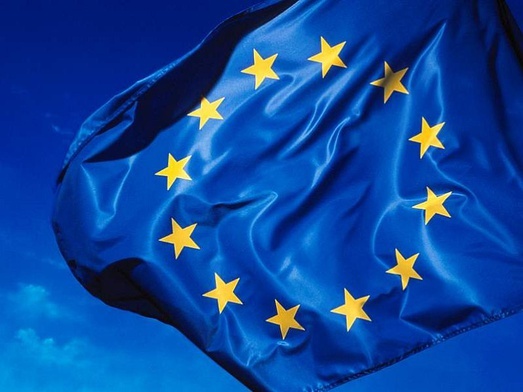 Sondaż: Polacy pozostają zdecydowanymi zwolennikami obecności w Unii Europejskiej