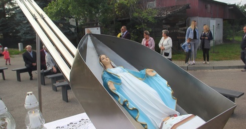 Błogosławieństwo krzyża w Ogartowie