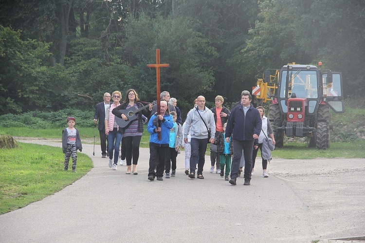 Błogosławieństwo krzyża w Ogartowie