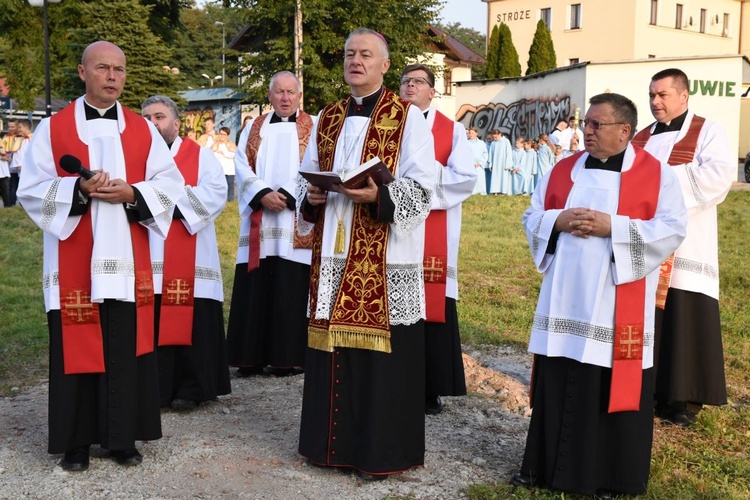 Droga Krzyżowa w Stróżach