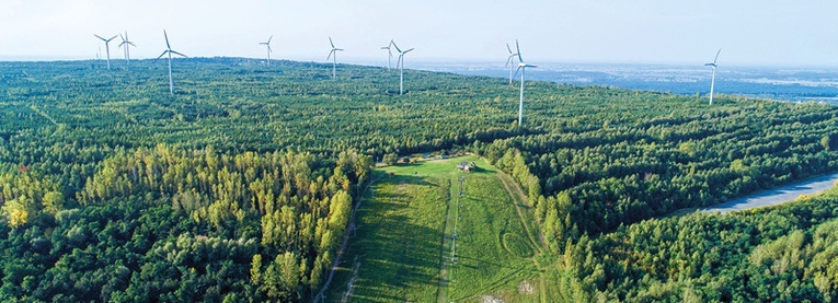 Park wiatrowy składający się z 15 turbin o mocy 2,080 MW każda. Elektrownia usytuowana na górze Kamieńsk w okolicach Bełchatowa. Jest to pierwsza tego typu inwestycja zrealizowana przez Grupę PGE.