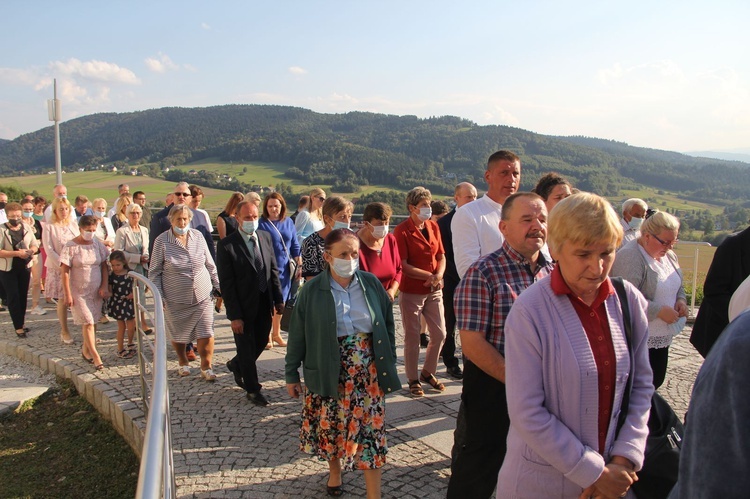 Mogilno. Błogosławieństwo organów i żyrandoli