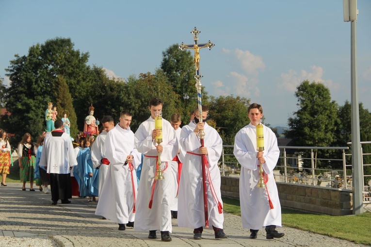 Mogilno. Błogosławieństwo organów i żyrandoli