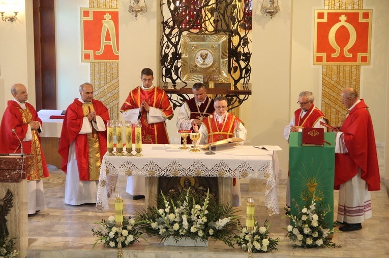 Mogilno. Błogosławieństwo organów i żyrandoli
