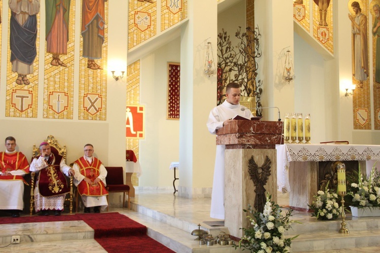 Mogilno. Błogosławieństwo organów i żyrandoli