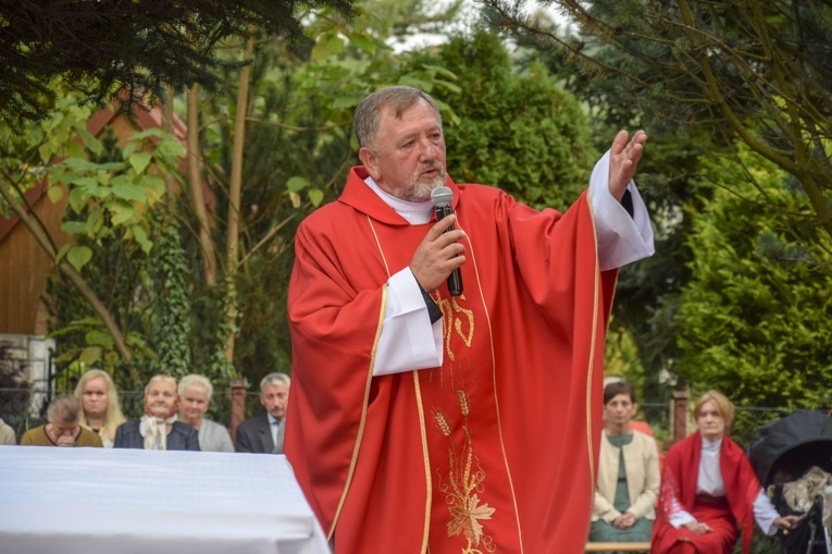 Ochotnica Dolna. Poświęcenie placu pod budowę nowego kościoła