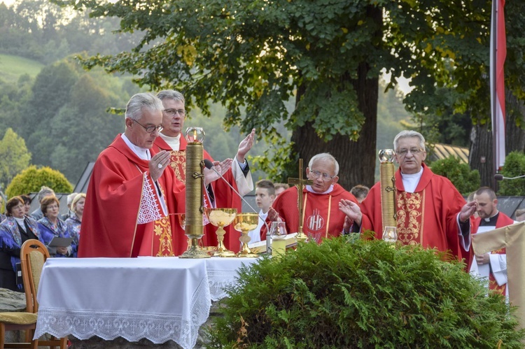 Ochotnica Dolna. Poświęcenie placu pod budowę nowego kościoła