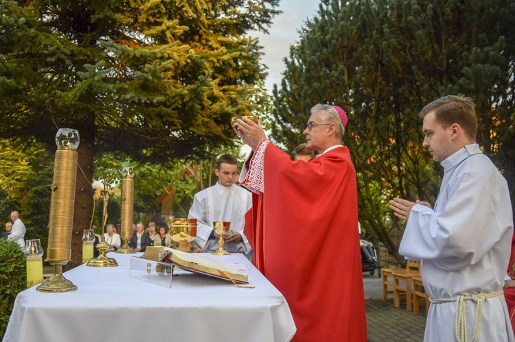 Ochotnica Dolna. Poświęcenie placu pod budowę nowego kościoła