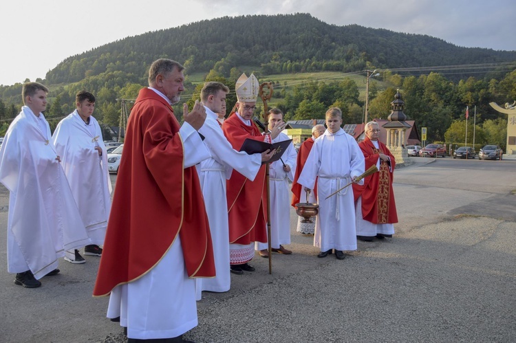 Ochotnica Dolna. Poświęcenie placu pod budowę nowego kościoła