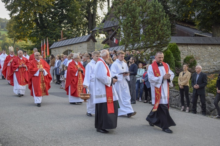 Ochotnica Dolna. Poświęcenie placu pod budowę nowego kościoła