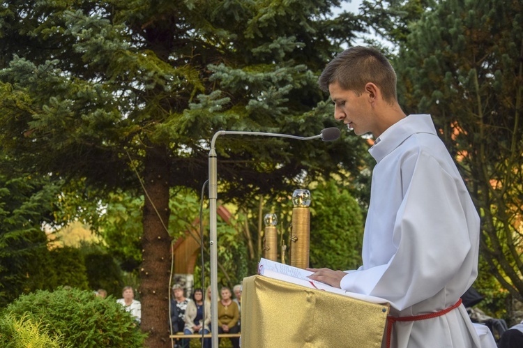 Ochotnica Dolna. Poświęcenie placu pod budowę nowego kościoła