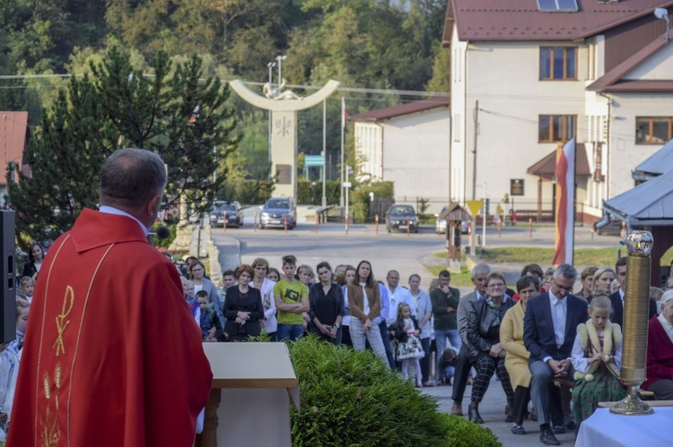 Ochotnica Dolna. Poświęcenie placu pod budowę nowego kościoła