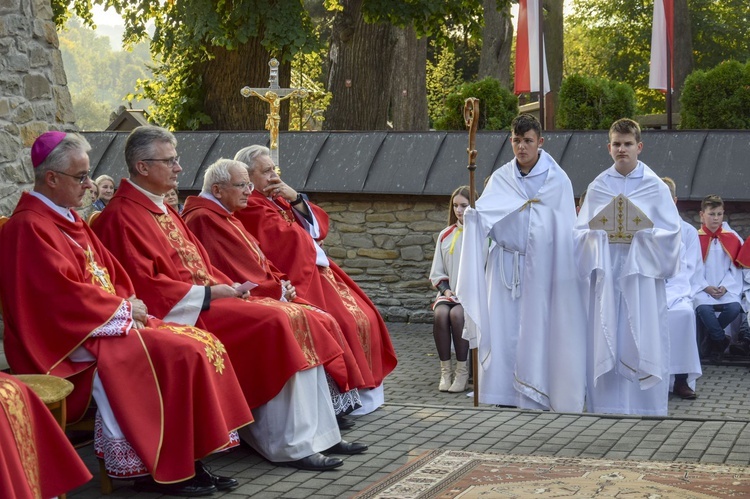 Ochotnica Dolna. Poświęcenie placu pod budowę nowego kościoła