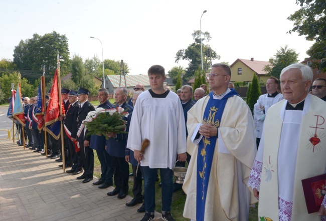 Poświęcenie krzyża niepodległości