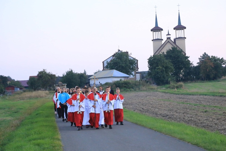 Poświęcenie krzyża w Róży