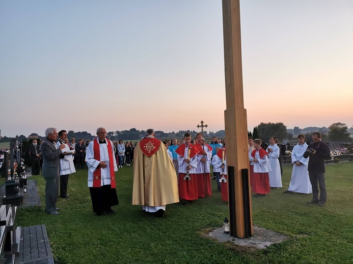 Poświęcenie krzyża w Róży