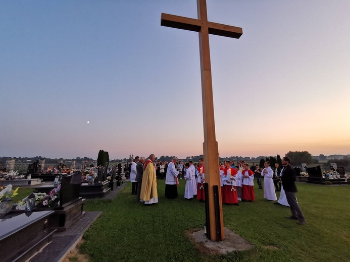 Poświęcenie krzyża w Róży