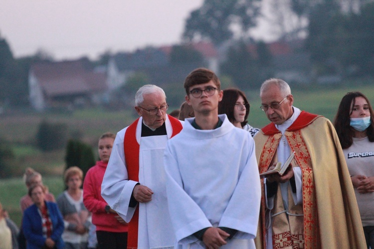 Poświęcenie krzyża w Róży