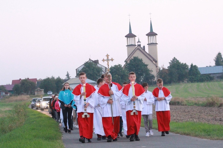 Poświęcenie krzyża w Róży