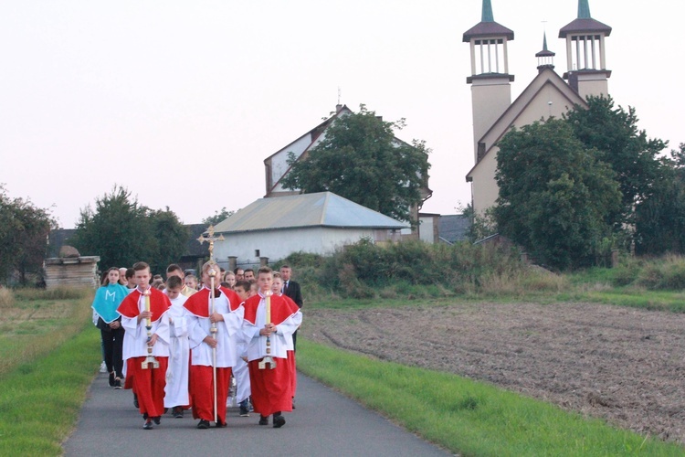 Poświęcenie krzyża w Róży