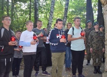 Młodzi ludzie uczcili pamięć ofiar obozu w Pustkowie.