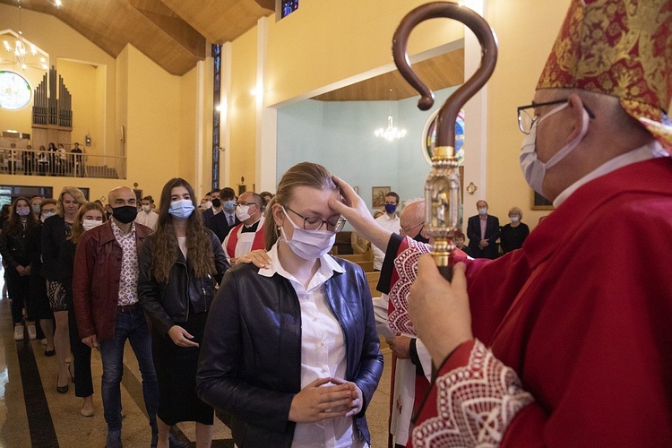 Bierzmowani w parafii św. Krzysztofa na Piaskach