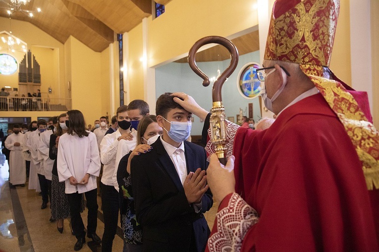 Bierzmowani w parafii św. Krzysztofa na Piaskach