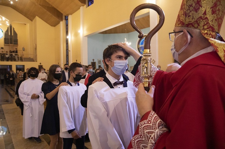 Bierzmowani w parafii św. Krzysztofa na Piaskach