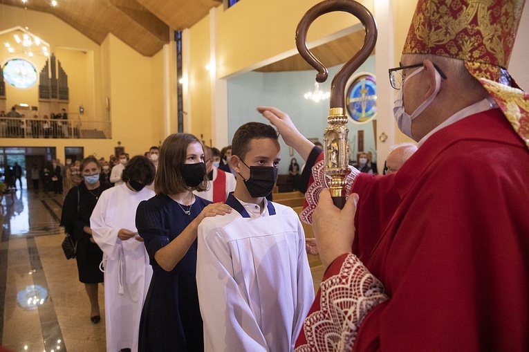 Bierzmowani w parafii św. Krzysztofa na Piaskach