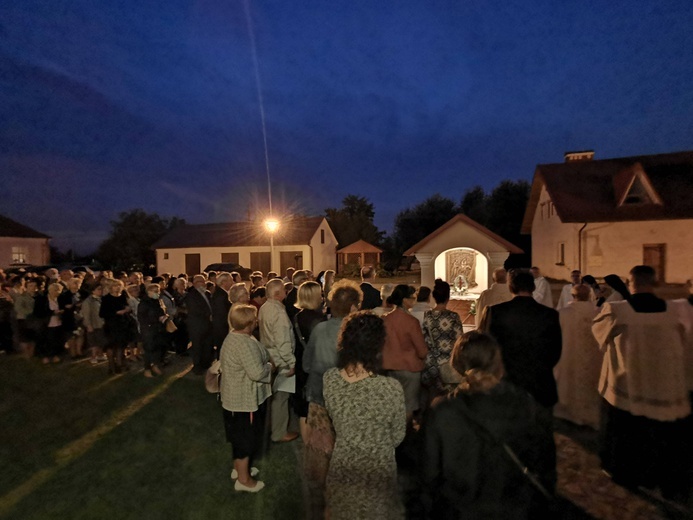 Procesja z Maryją z Kibeho