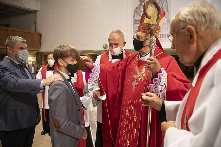 Bp Tadeusz Pikus do bierzmowanej młodzieży: Bądźcie święci