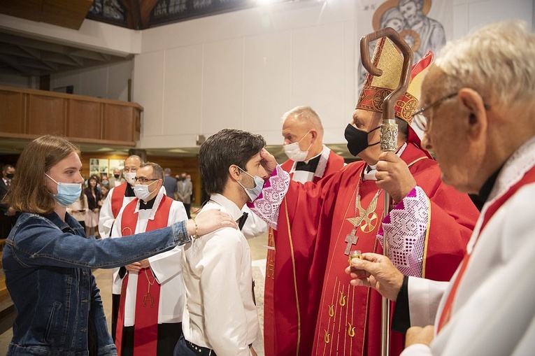Bp Tadeusz Pikus do bierzmowanej młodzieży: Bądźcie święci