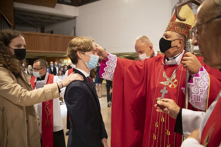 Bp Tadeusz Pikus do bierzmowanej młodzieży: Bądźcie święci