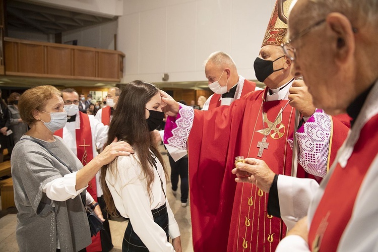 Bp Tadeusz Pikus do bierzmowanej młodzieży: Bądźcie święci