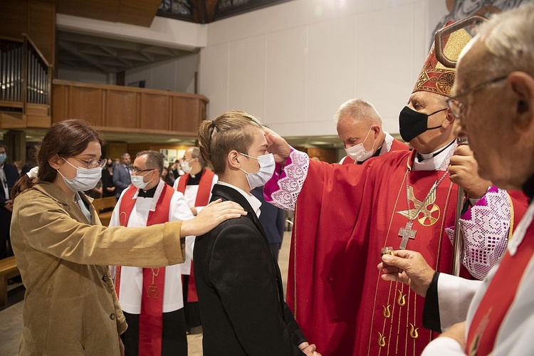 Bp Tadeusz Pikus do bierzmowanej młodzieży: Bądźcie święci