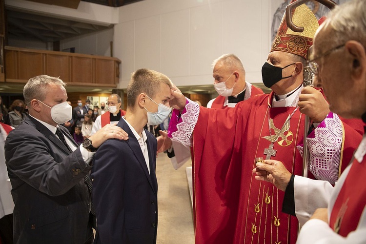 Bp Tadeusz Pikus do bierzmowanej młodzieży: Bądźcie święci