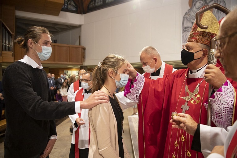 Bp Tadeusz Pikus do bierzmowanej młodzieży: Bądźcie święci