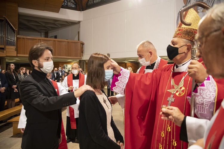 Bp Tadeusz Pikus do bierzmowanej młodzieży: Bądźcie święci