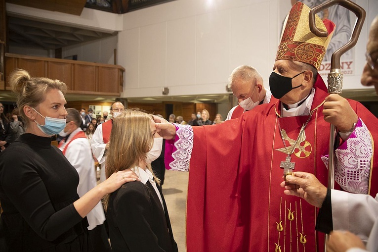 Bp Tadeusz Pikus do bierzmowanej młodzieży: Bądźcie święci