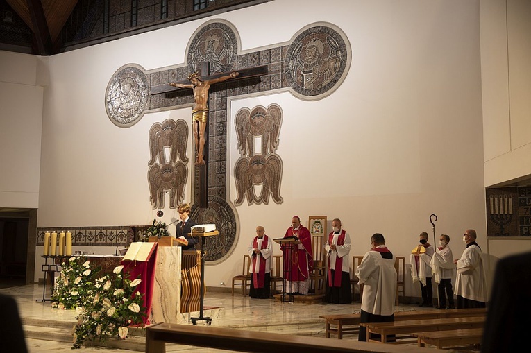 Bp Tadeusz Pikus do bierzmowanej młodzieży: Bądźcie święci