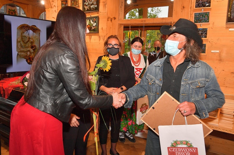 Frasobliwy w drewnie i na obrazie