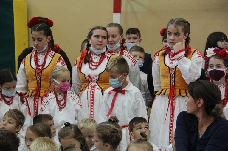 Tuszyma. Odsłonięcie muralu bł. kard. Stefana Wyszyńskiego