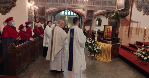 Matka w katedrze legnickiej