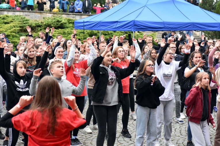 Light for Life 2021. Belgijka i strefy młodych