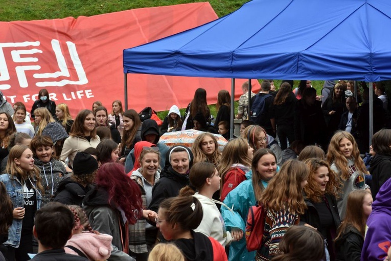 Light for Life 2021. Belgijka i strefy młodych