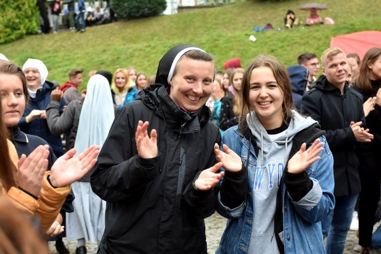 Light for Life 2021. Belgijka i strefy młodych