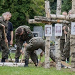 Bohaterom na Łączce. Nowe krzyże brzozowe na Powązkach Wojskowych