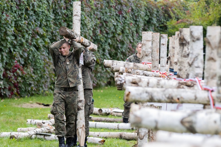 Bohaterom na Łączce. Nowe krzyże brzozowe na Powązkach Wojskowych